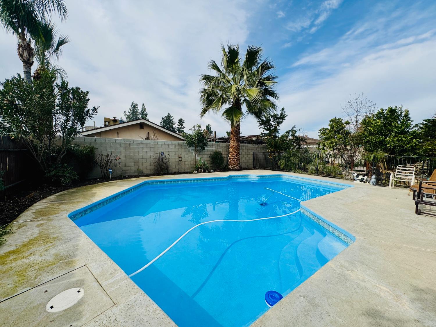 2415 Bladen St, Bakersfield, CA 93309