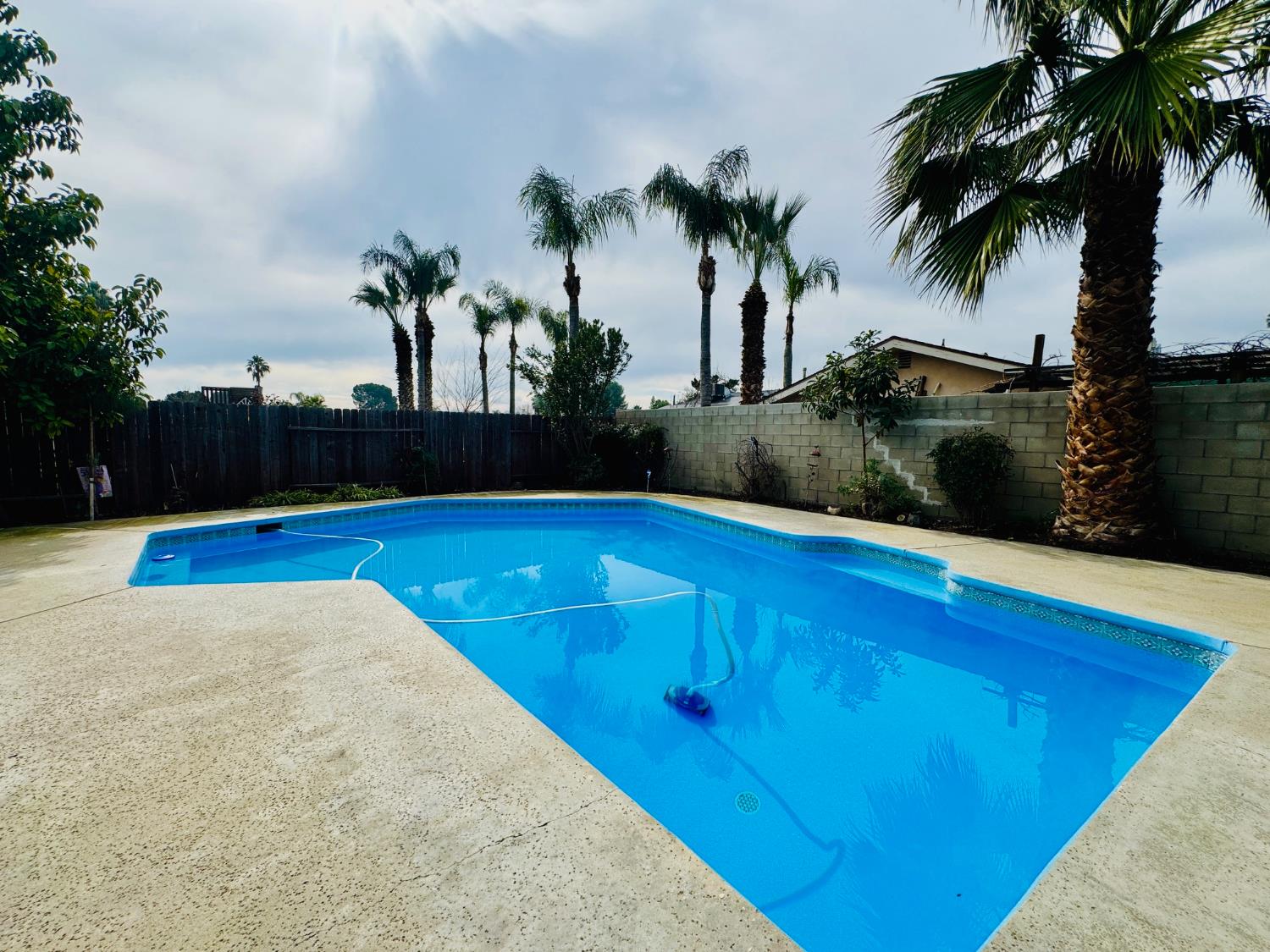 2415 Bladen St, Bakersfield, CA 93309