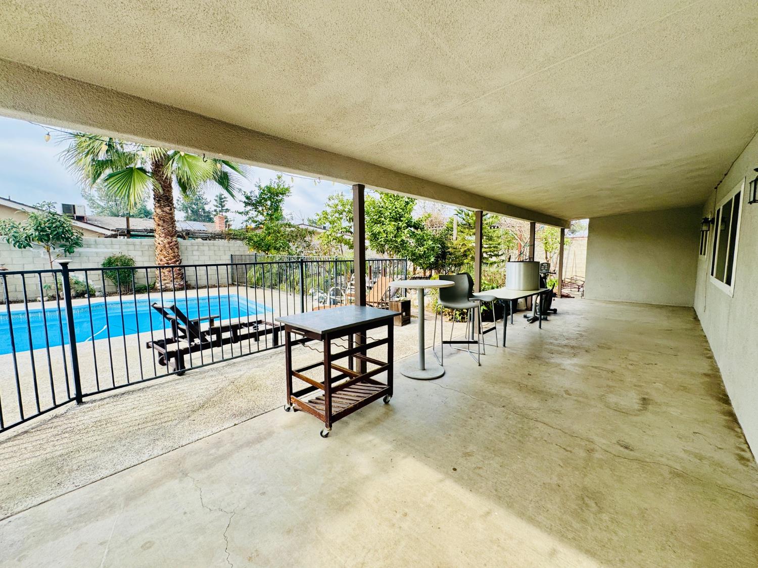 2415 Bladen St, Bakersfield, CA 93309