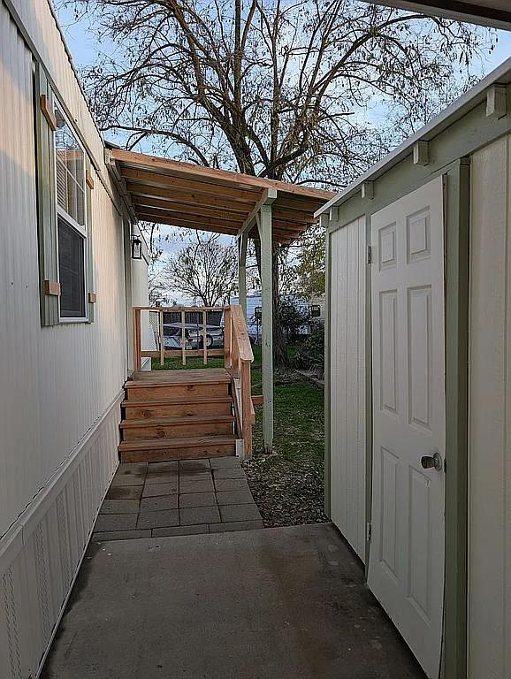 1218 E Cleveland Ave #30, Madera, CA 93638