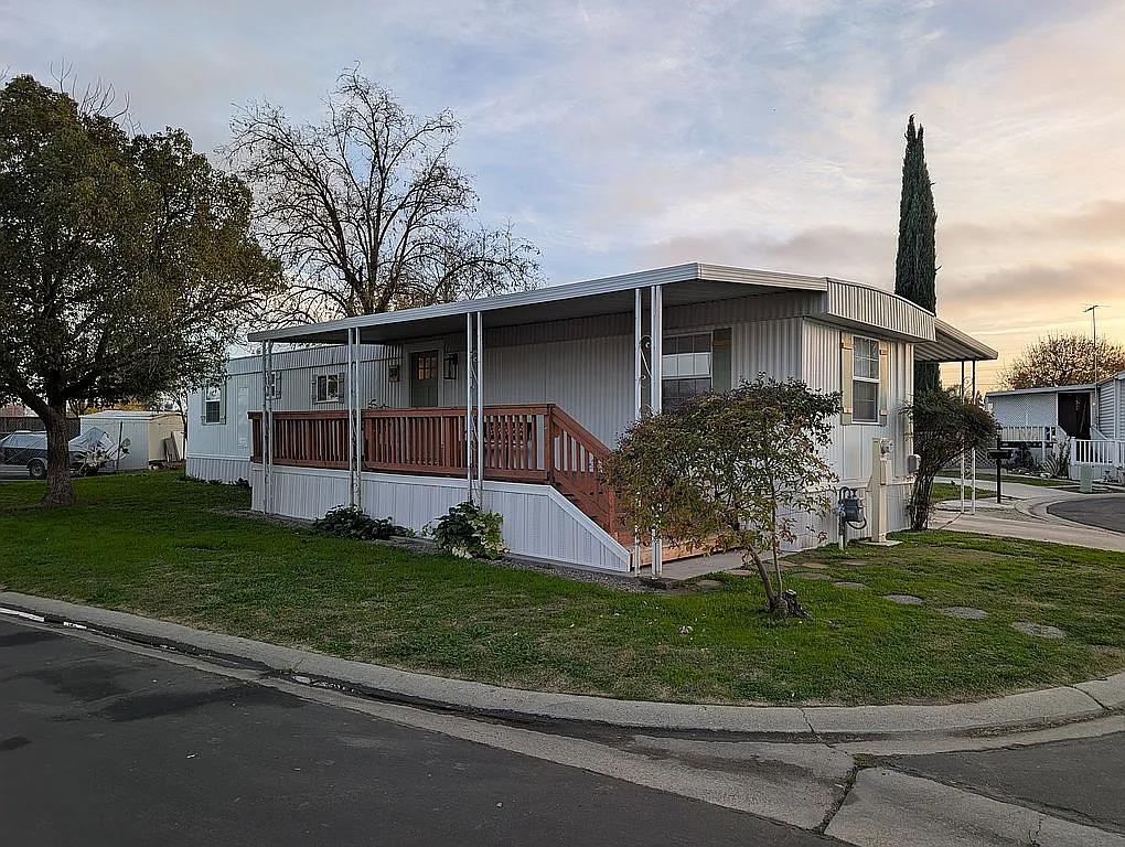 1218 E Cleveland Ave #30, Madera, CA 93638