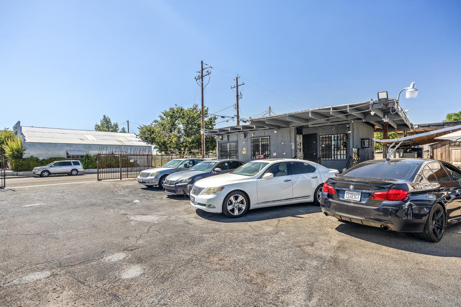 4505 E Belmont Ave, Fresno, CA 93702