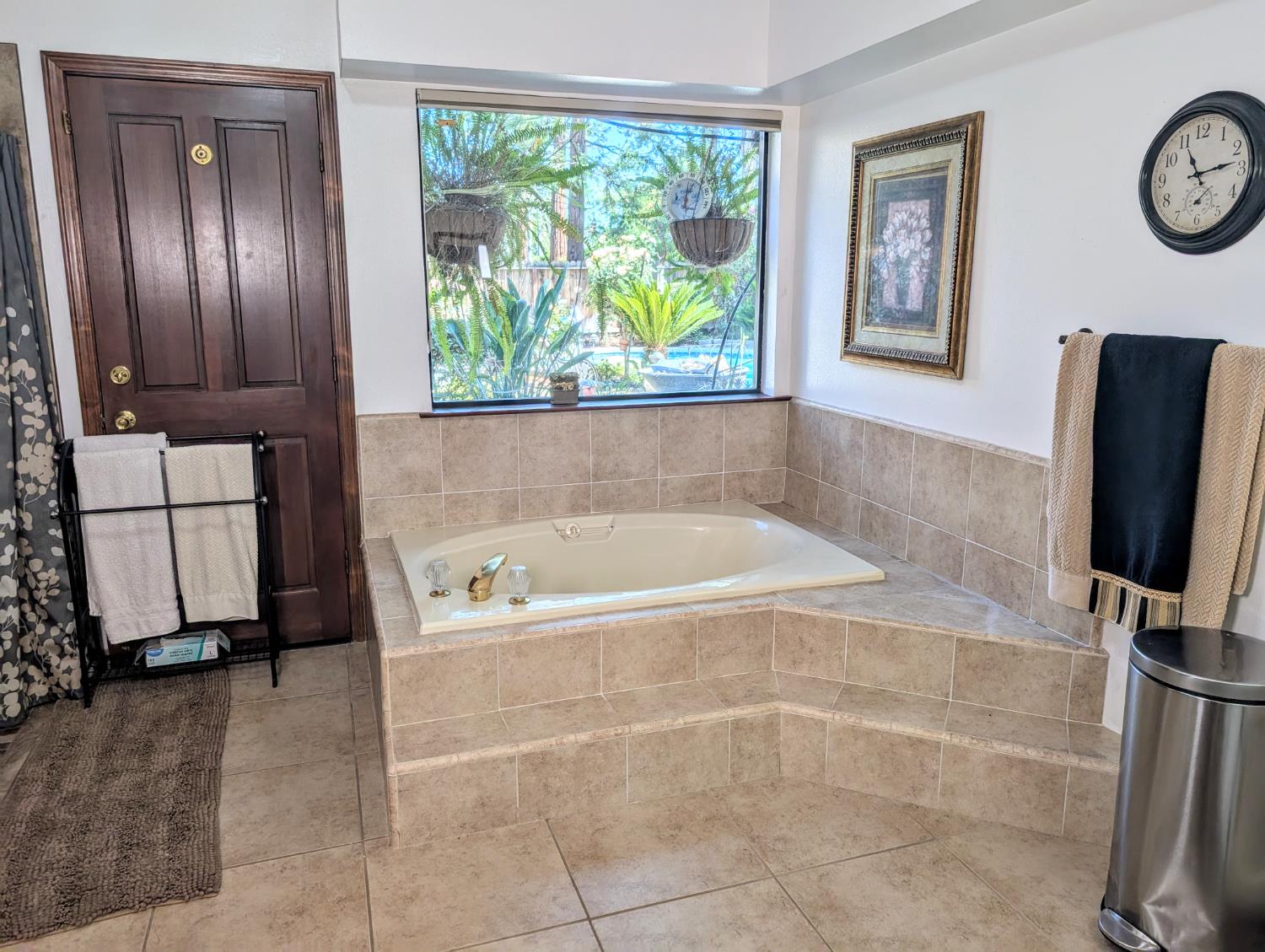 8448 N Bond St, Fresno, CA 93720