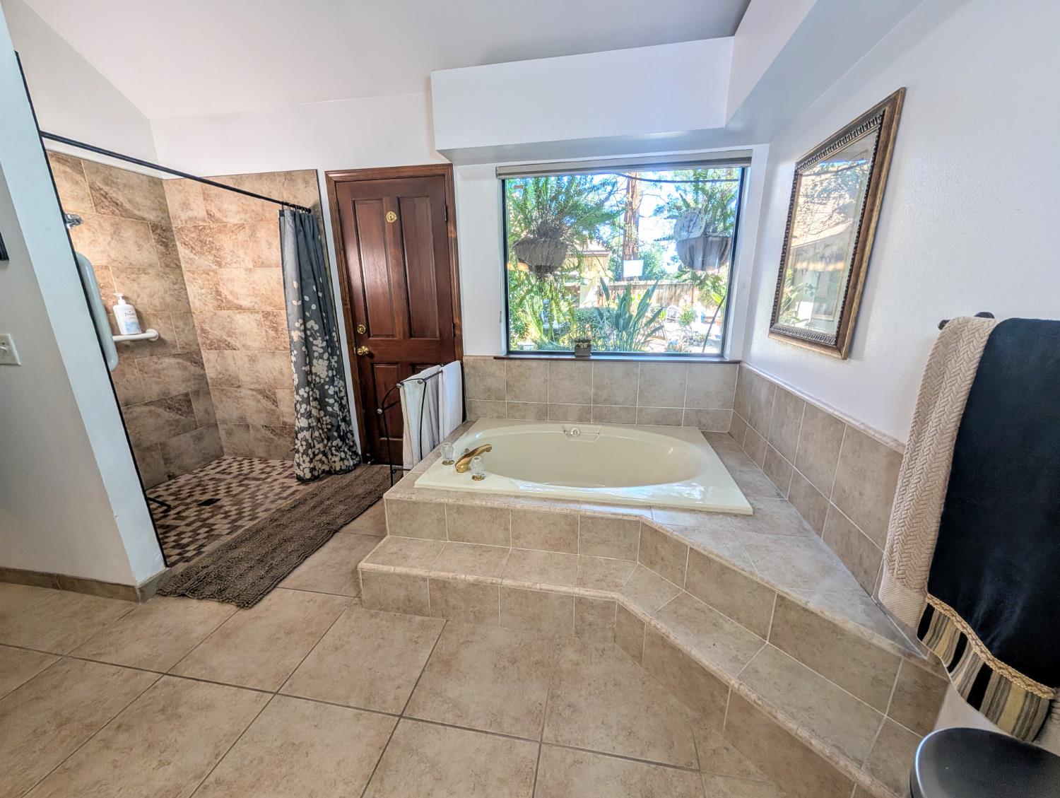 8448 N Bond St, Fresno, CA 93720