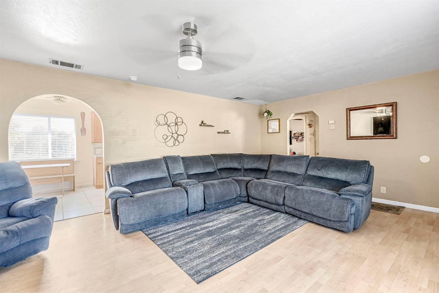 4560 E Cambridge Ave, Fresno, CA 93703