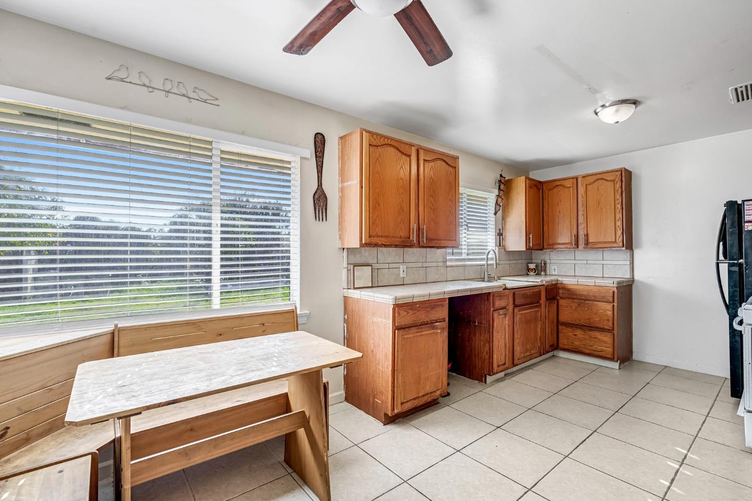 4560 E Cambridge Ave, Fresno, CA 93703