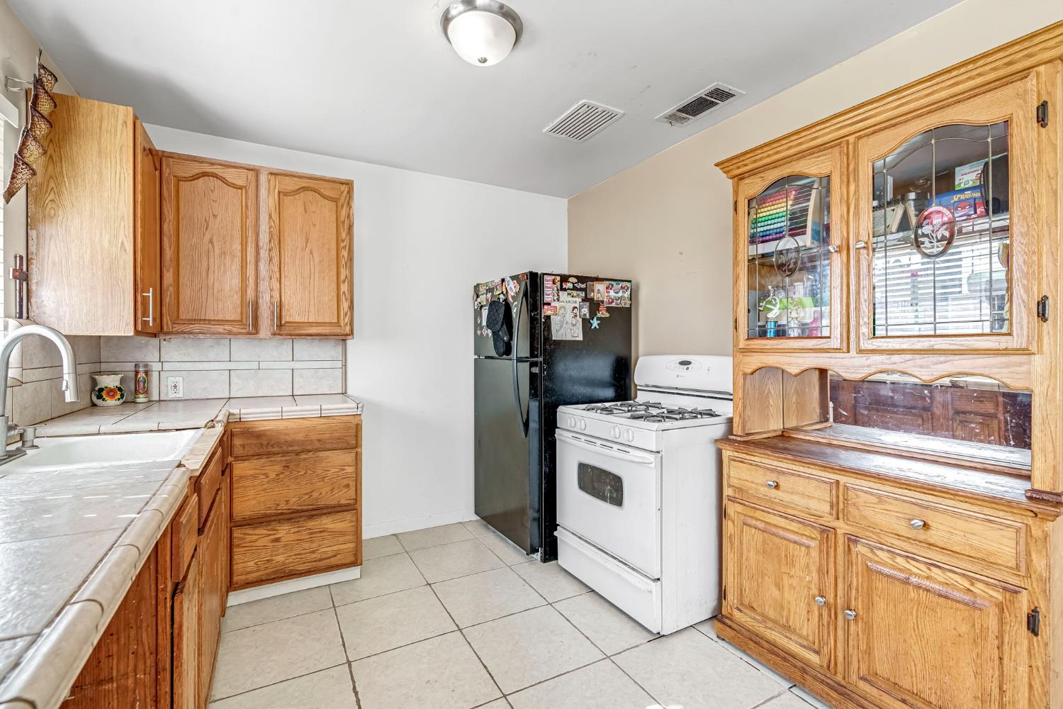 4560 E Cambridge Ave, Fresno, CA 93703