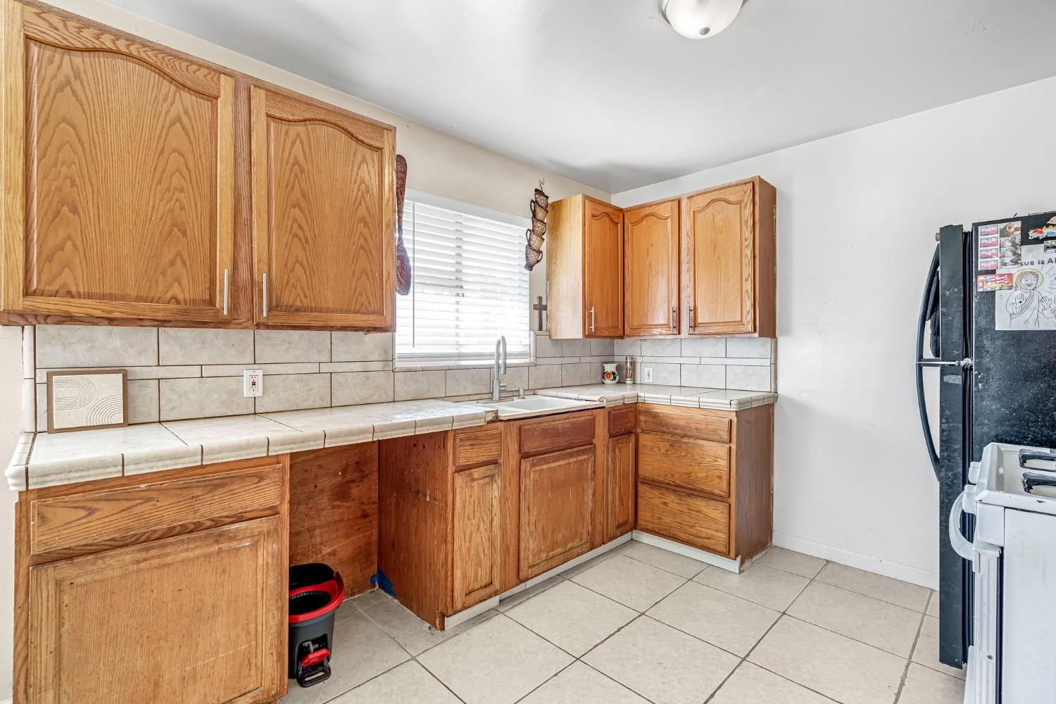 4560 E Cambridge Ave, Fresno, CA 93703