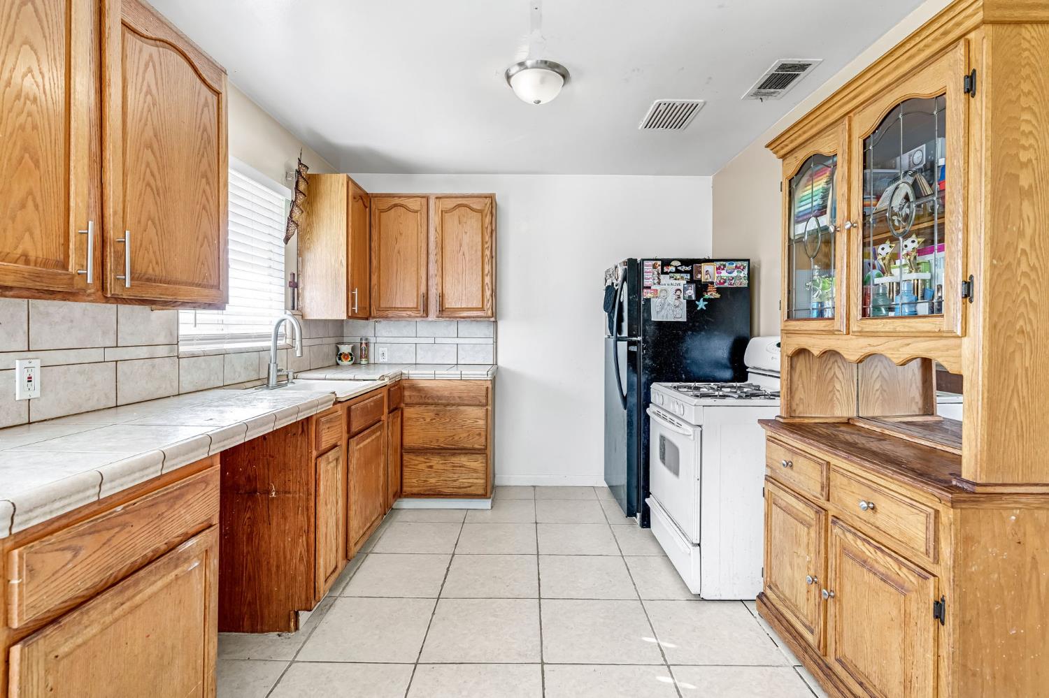 4560 E Cambridge Ave, Fresno, CA 93703