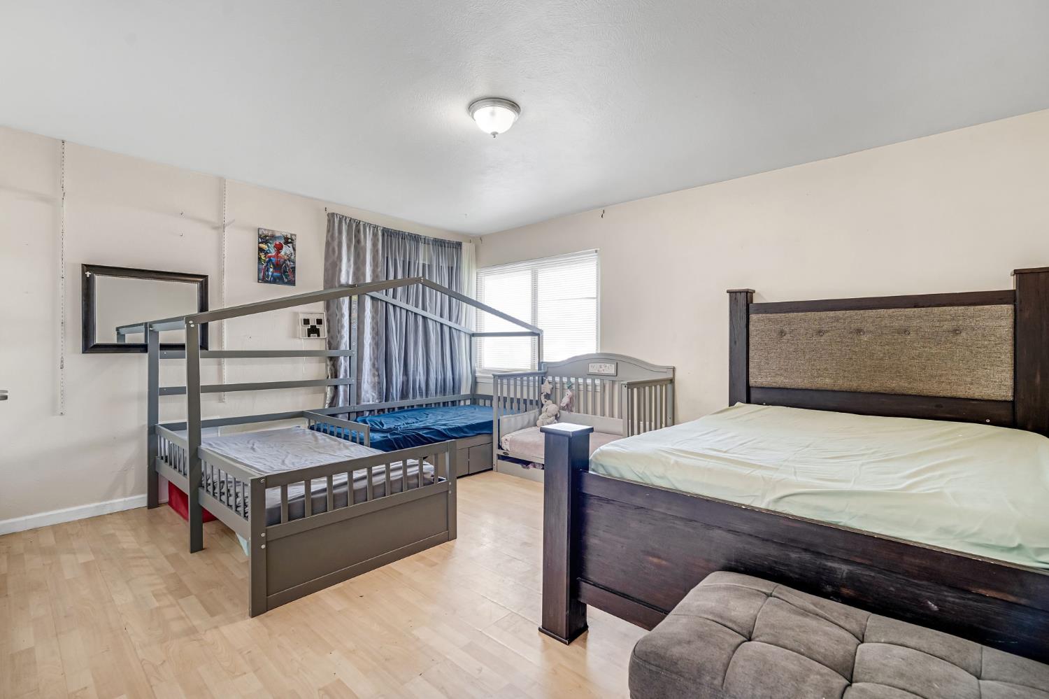 4560 E Cambridge Ave, Fresno, CA 93703