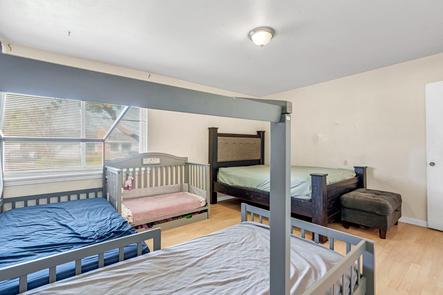 4560 E Cambridge Ave, Fresno, CA 93703