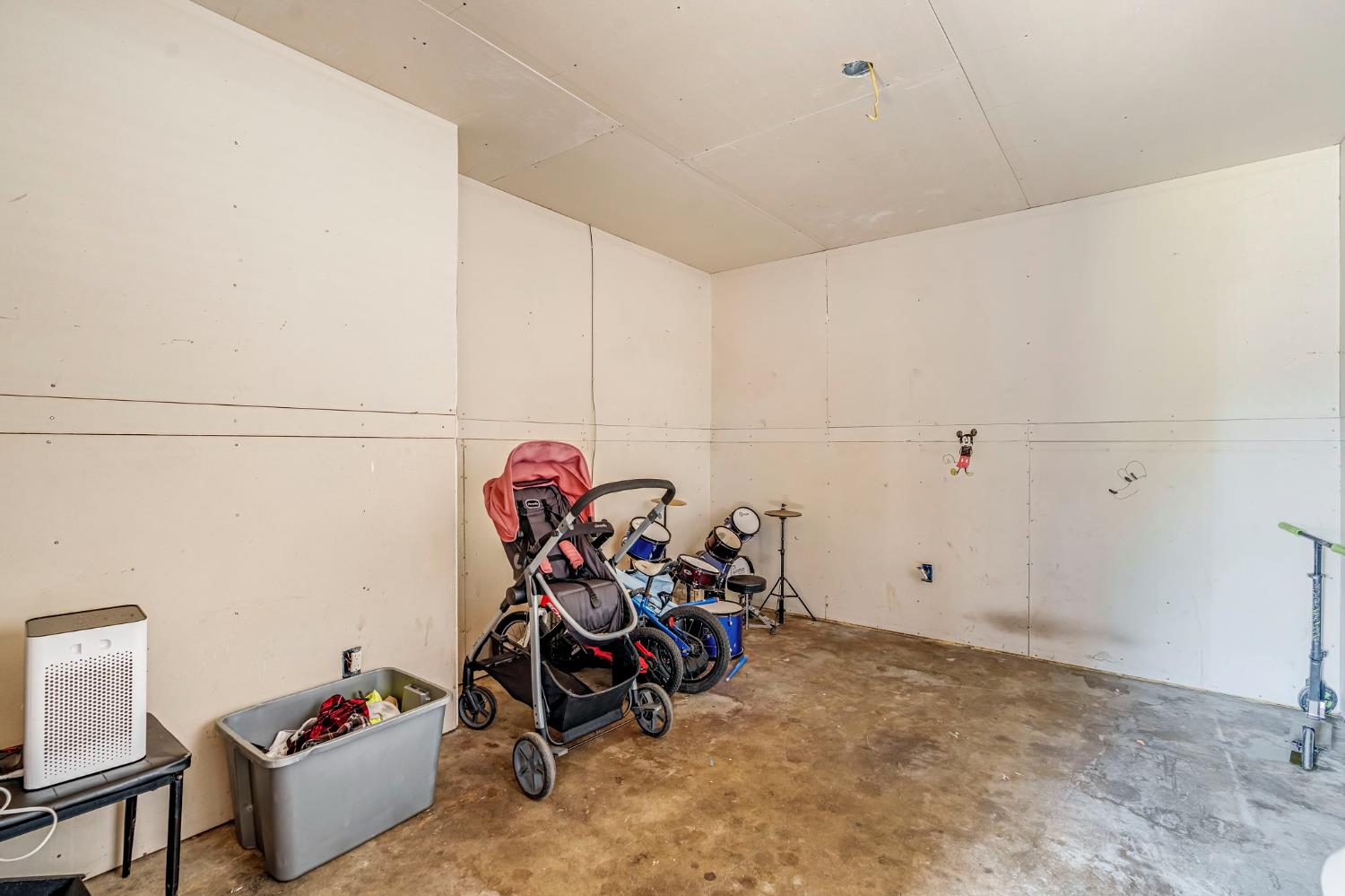 4560 E Cambridge Ave, Fresno, CA 93703