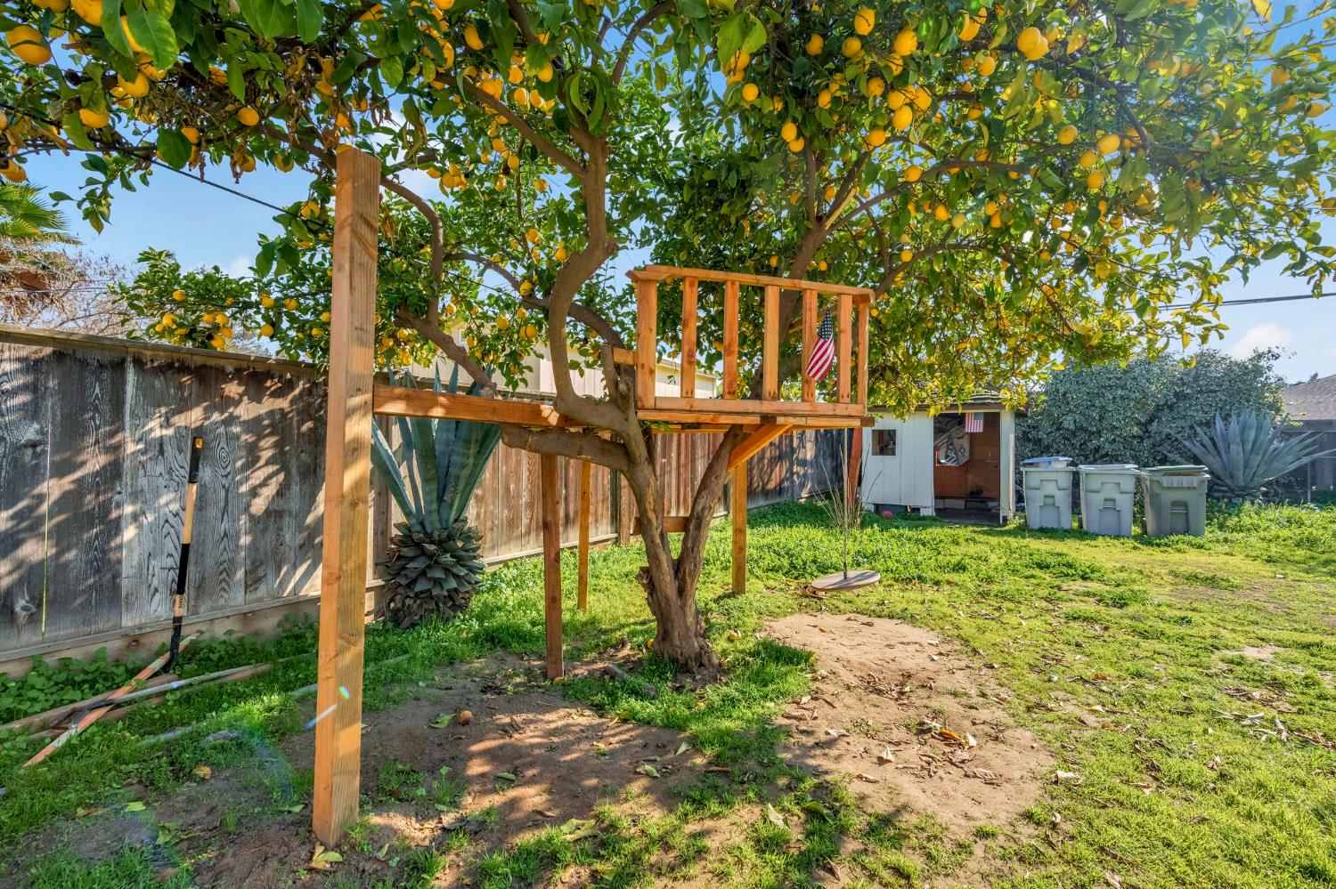 4560 E Cambridge Ave, Fresno, CA 93703