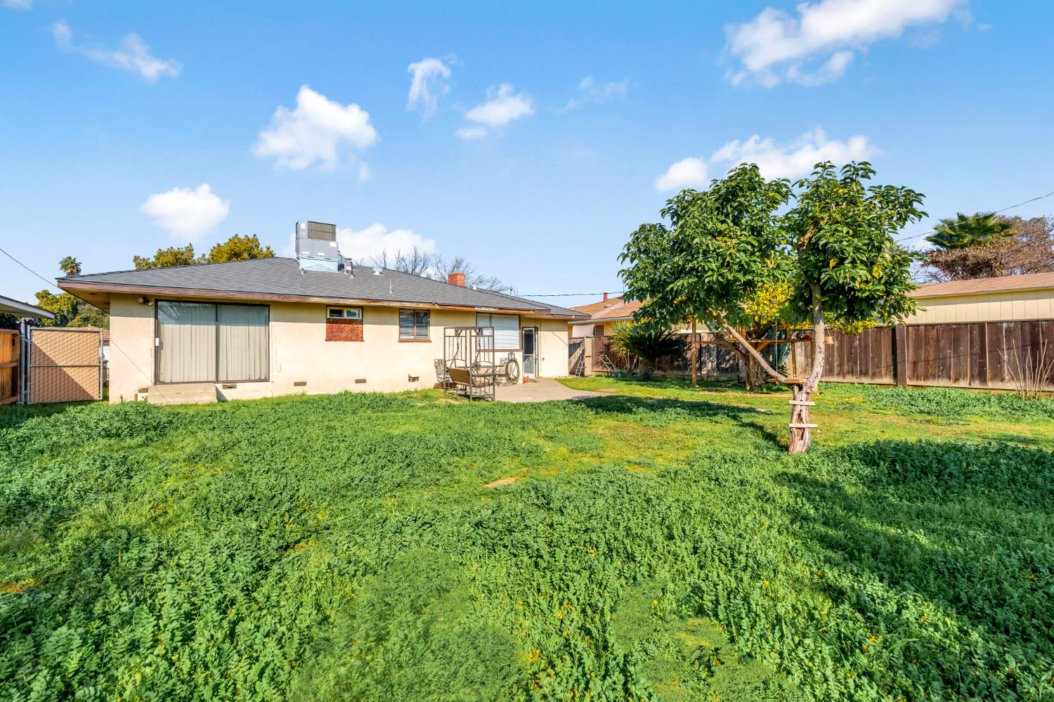 4560 E Cambridge Ave, Fresno, CA 93703