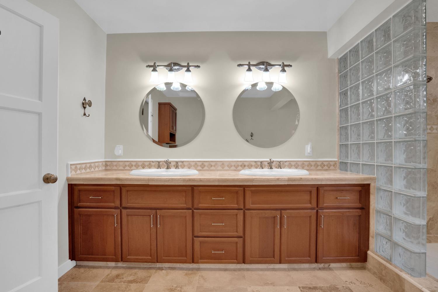 741 E Rialto Ave, Fresno, CA 93704