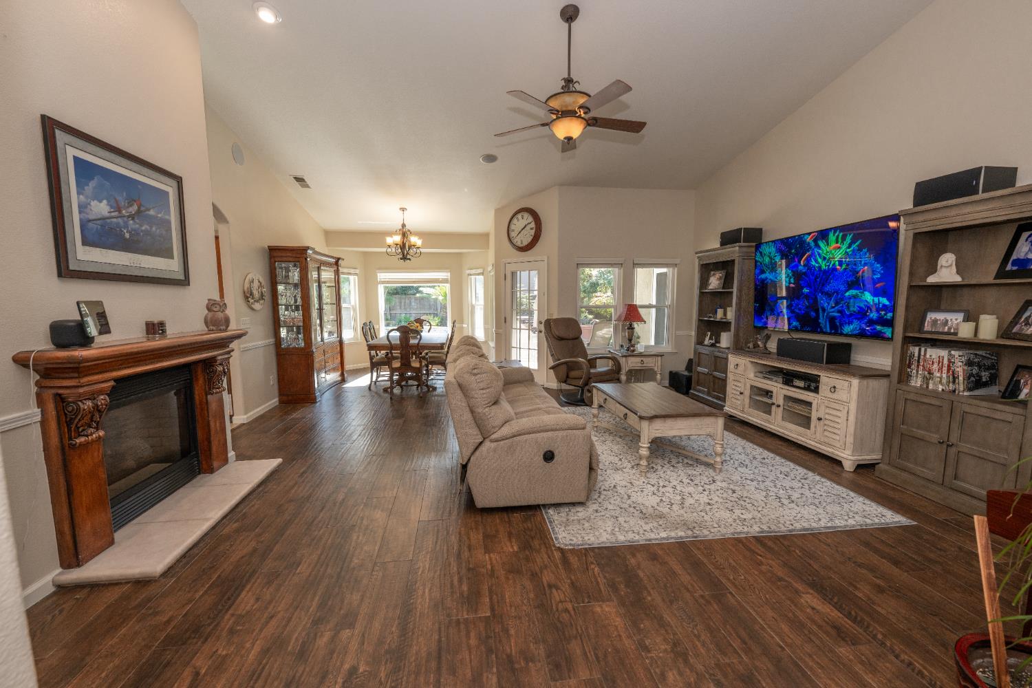 334 Vermont Ave, Clovis, CA 93619