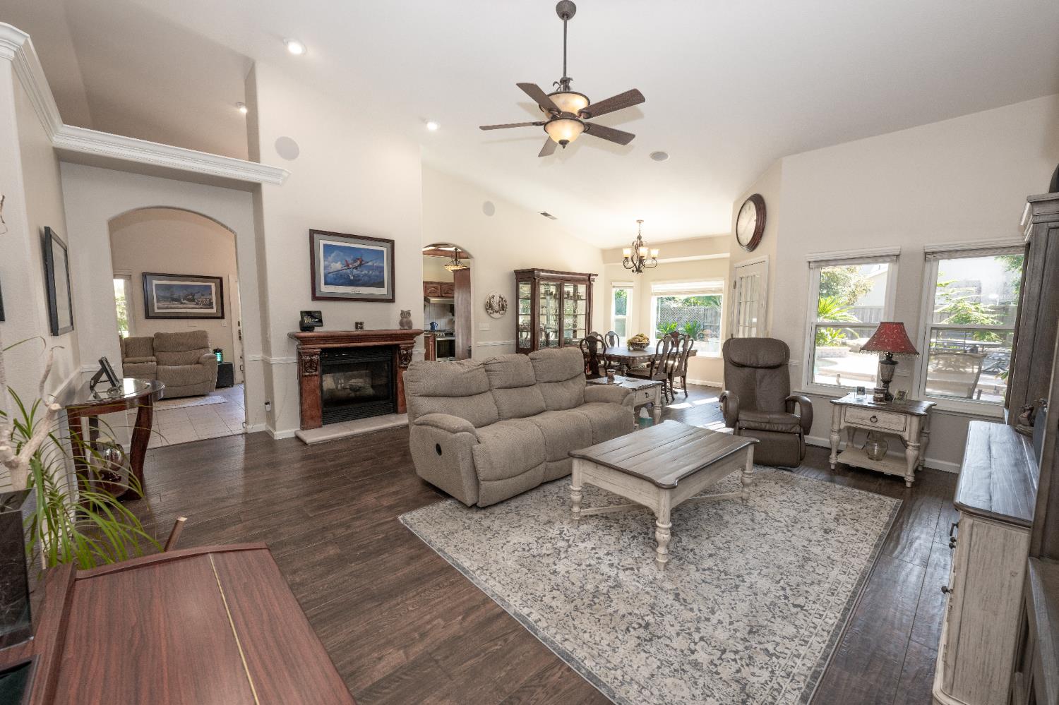 334 Vermont Ave, Clovis, CA 93619