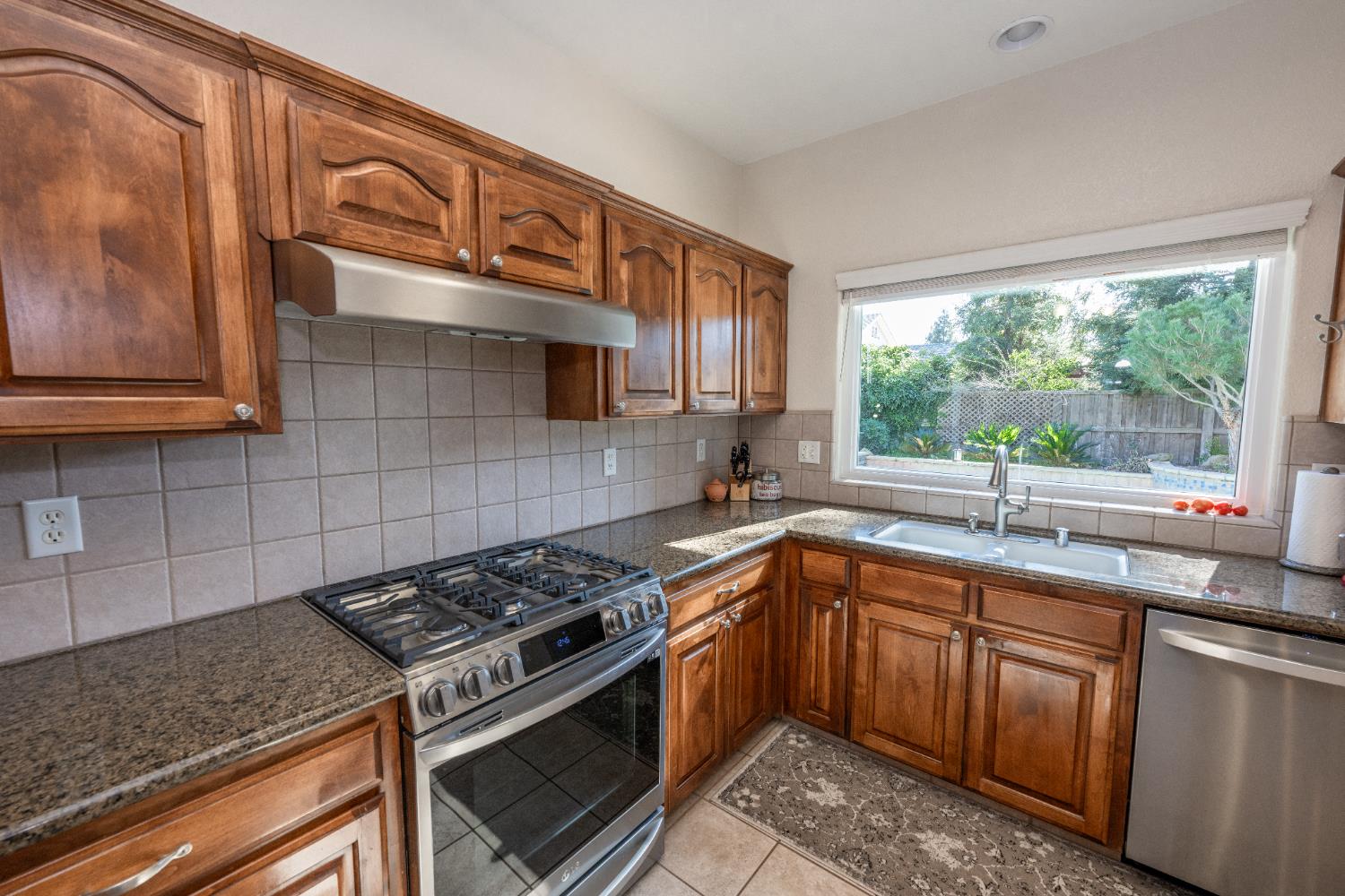 334 Vermont Ave, Clovis, CA 93619