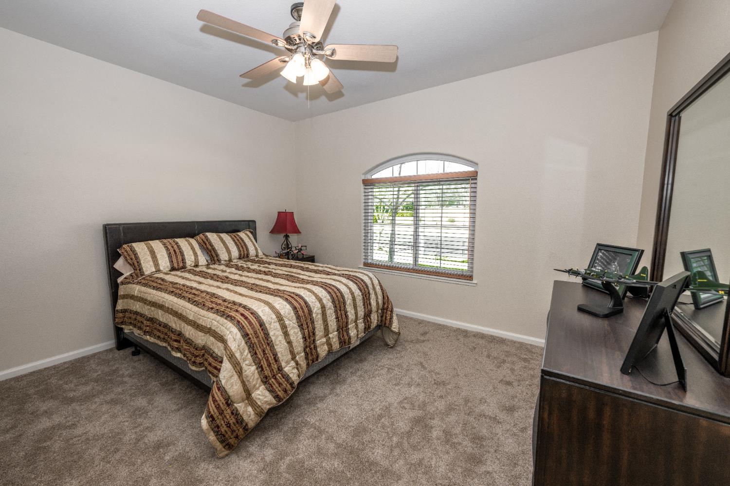 334 Vermont Ave, Clovis, CA 93619