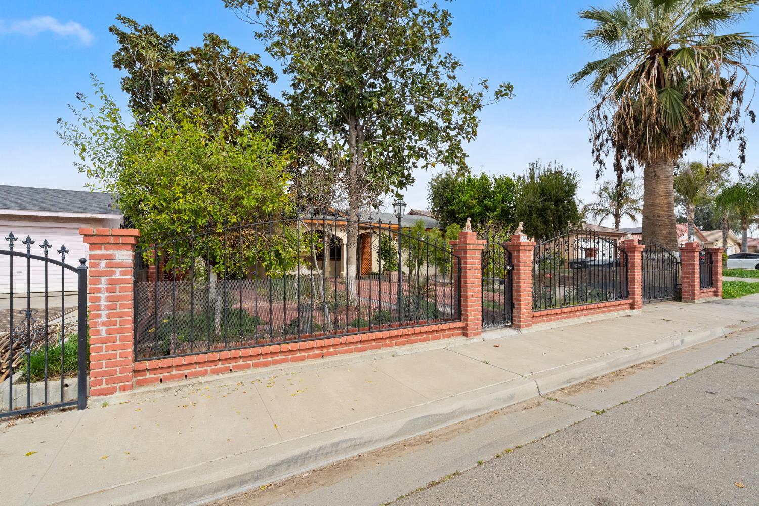 309 E Kern St, Avenal, CA 93204