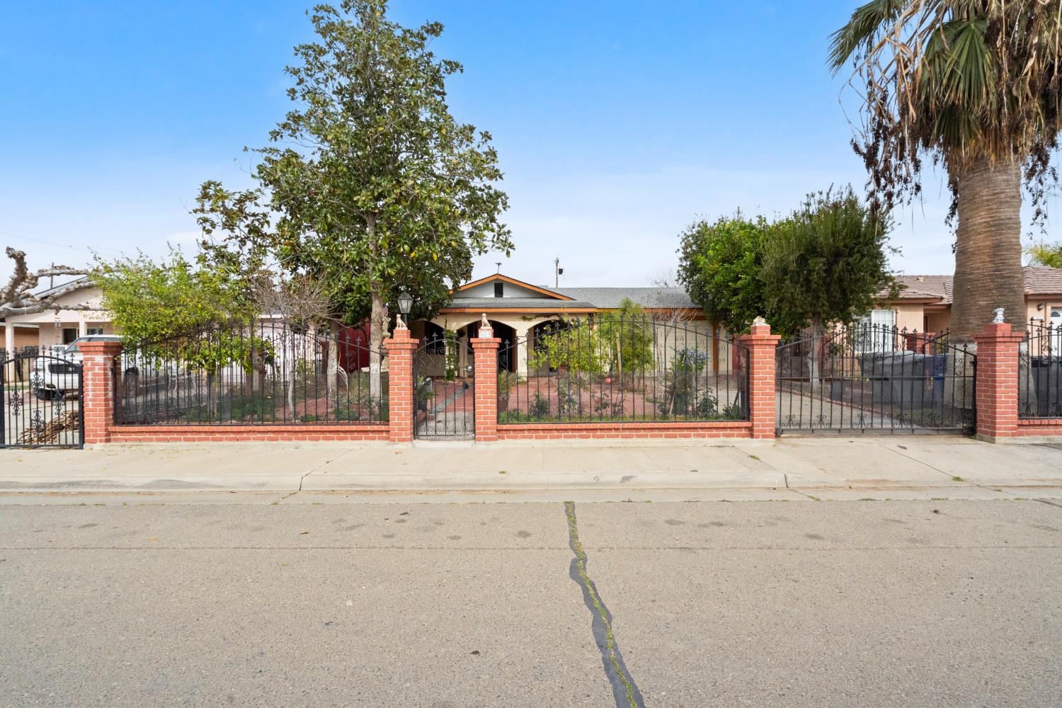 309 E Kern St, Avenal, CA 93204