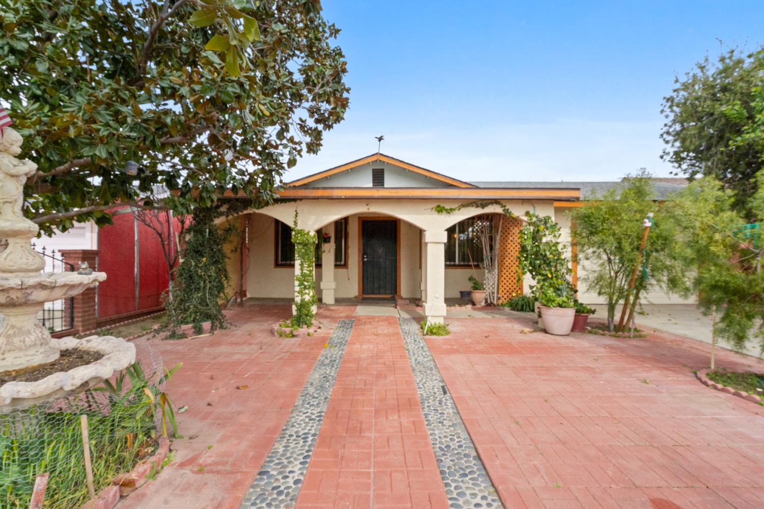 309 E Kern St, Avenal, CA 93204