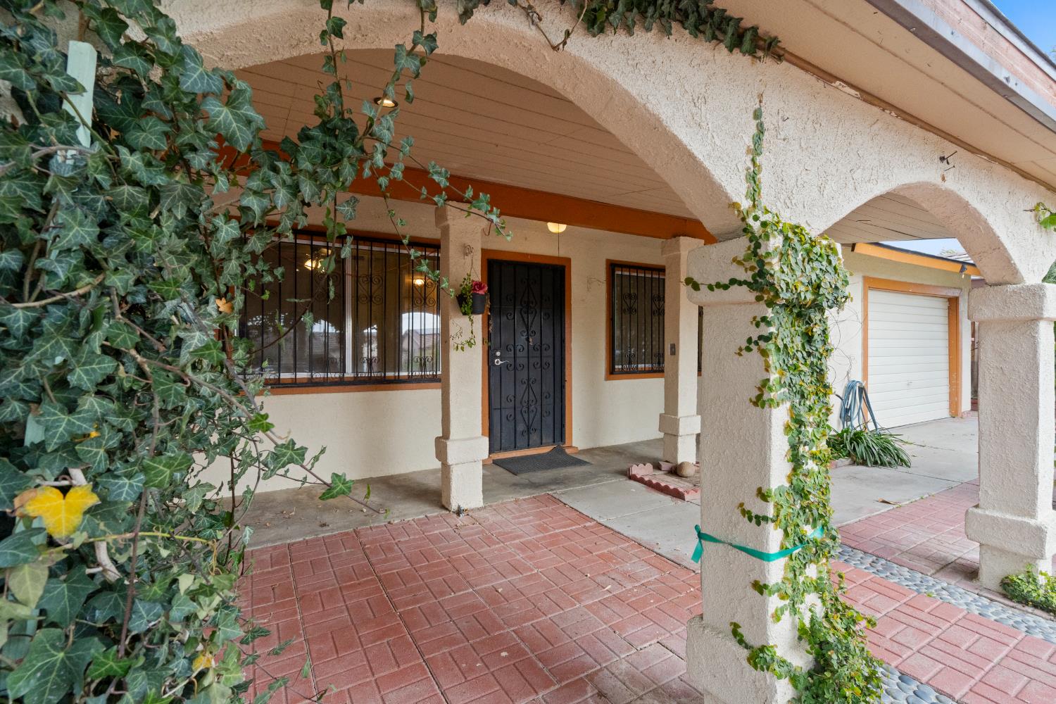 309 E Kern St, Avenal, CA 93204