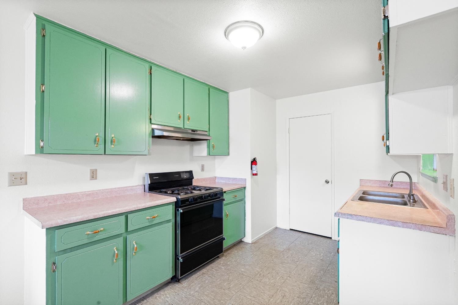 309 E Kern St, Avenal, CA 93204