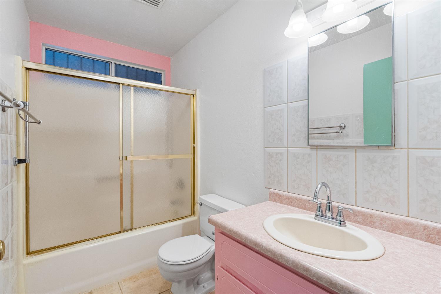 309 E Kern St, Avenal, CA 93204