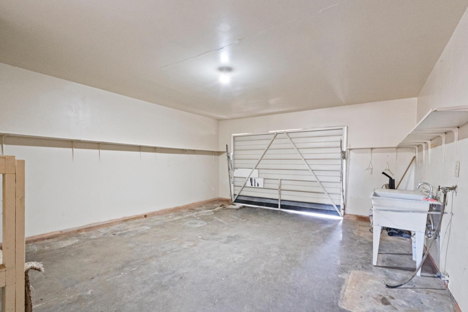 309 E Kern St, Avenal, CA 93204