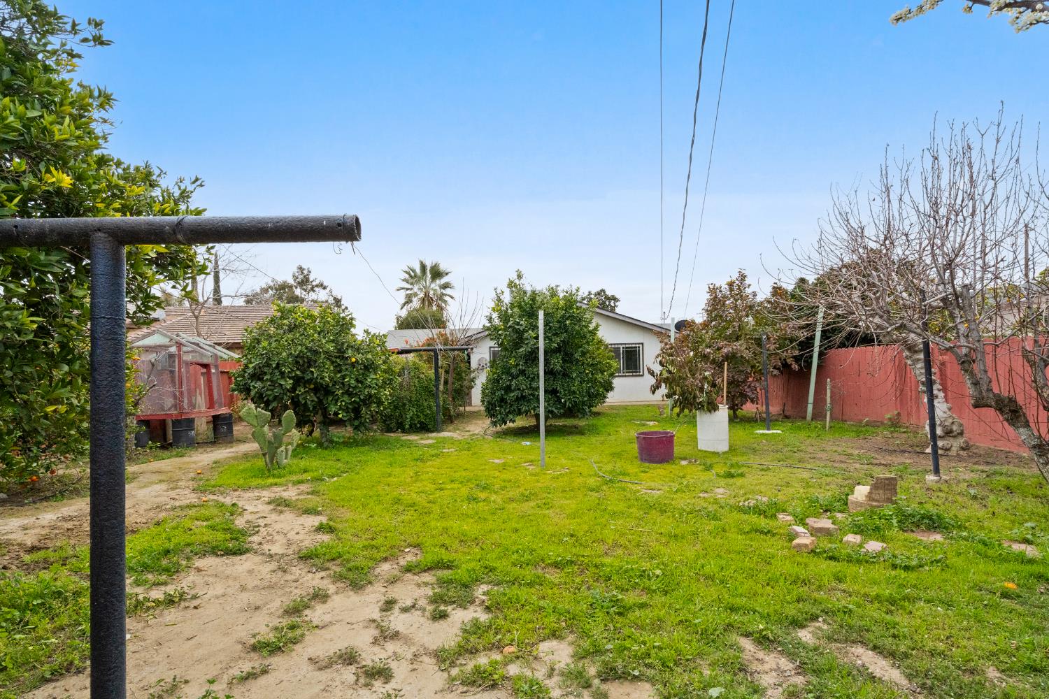 309 E Kern St, Avenal, CA 93204