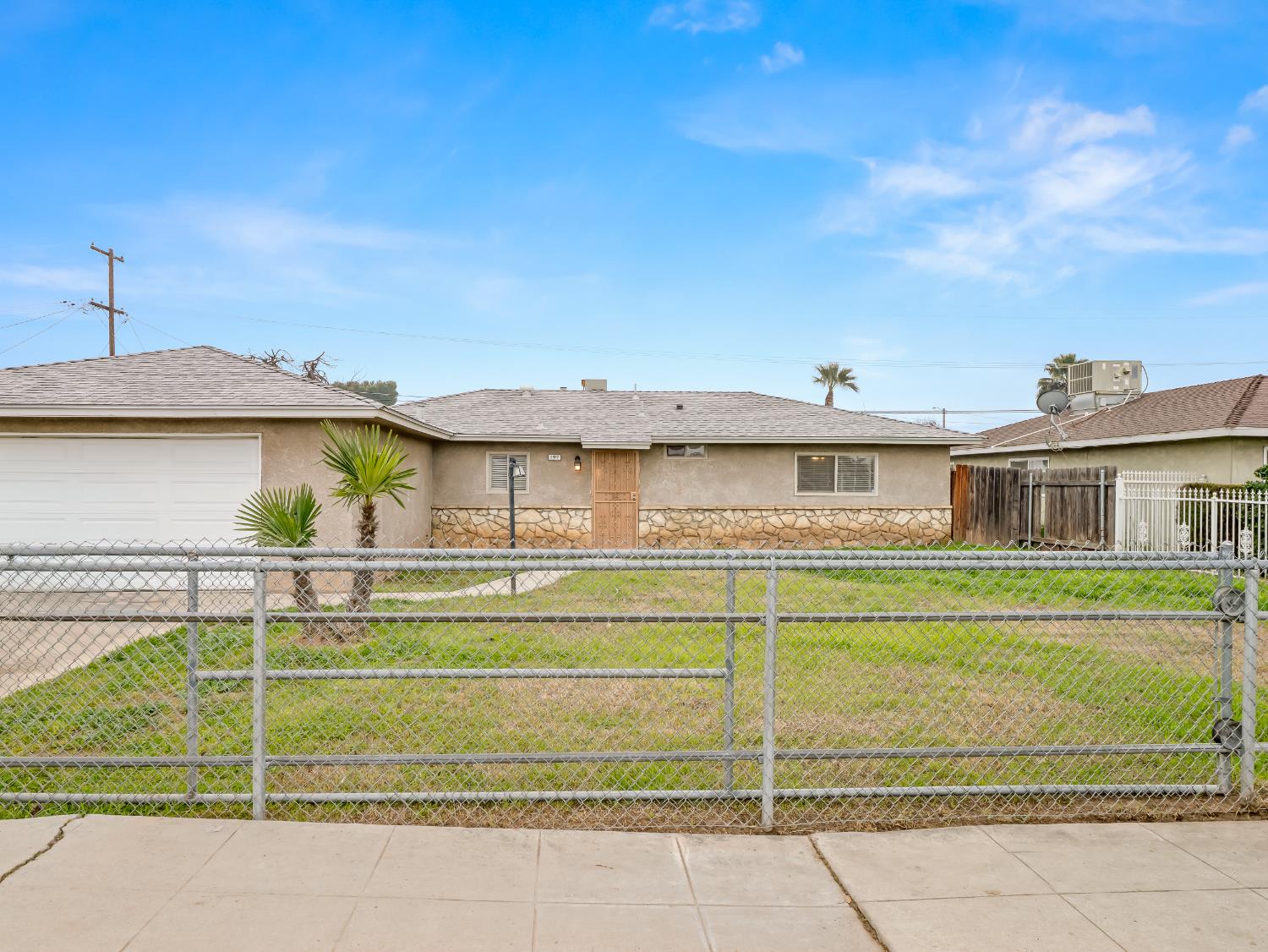 2337 S Maple Ave, Fresno, CA 93725