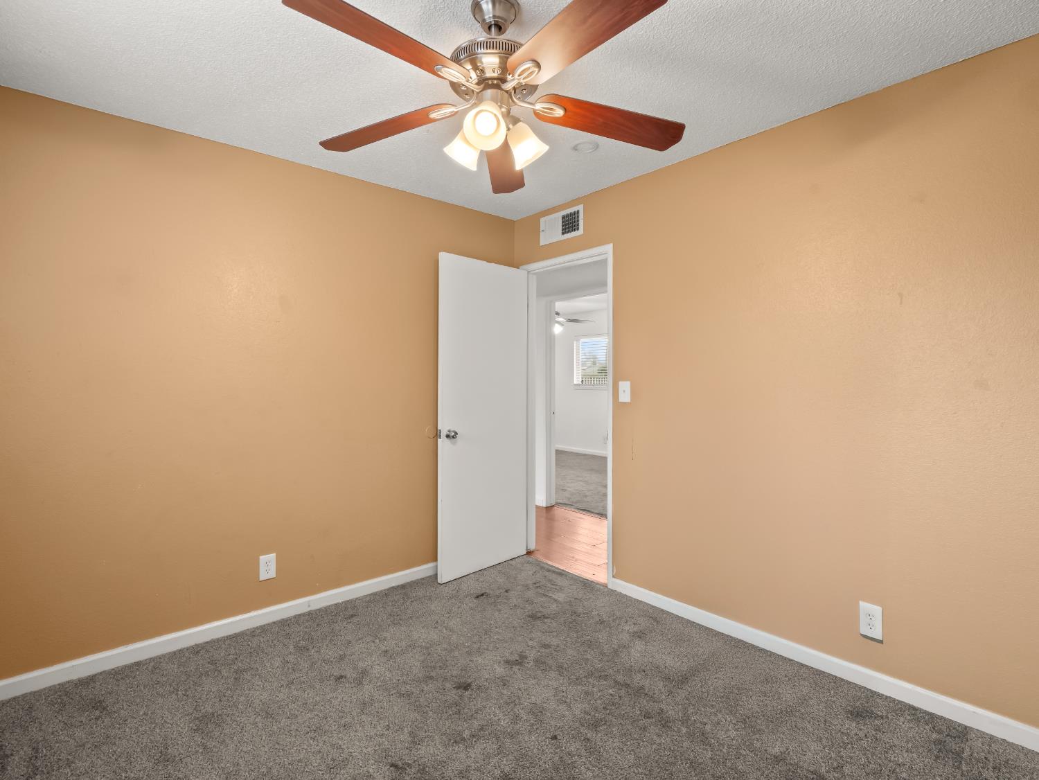 2337 S Maple Ave, Fresno, CA 93725