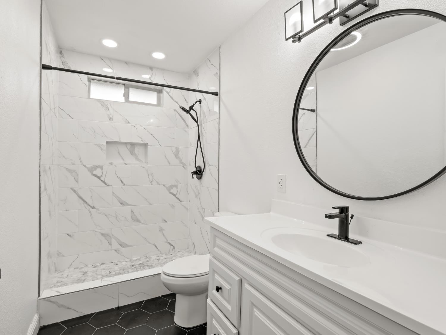 2337 S Maple Ave, Fresno, CA 93725