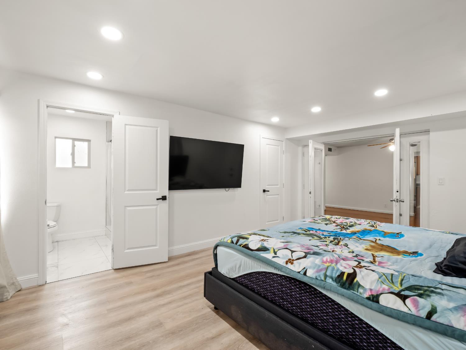 2337 S Maple Ave, Fresno, CA 93725