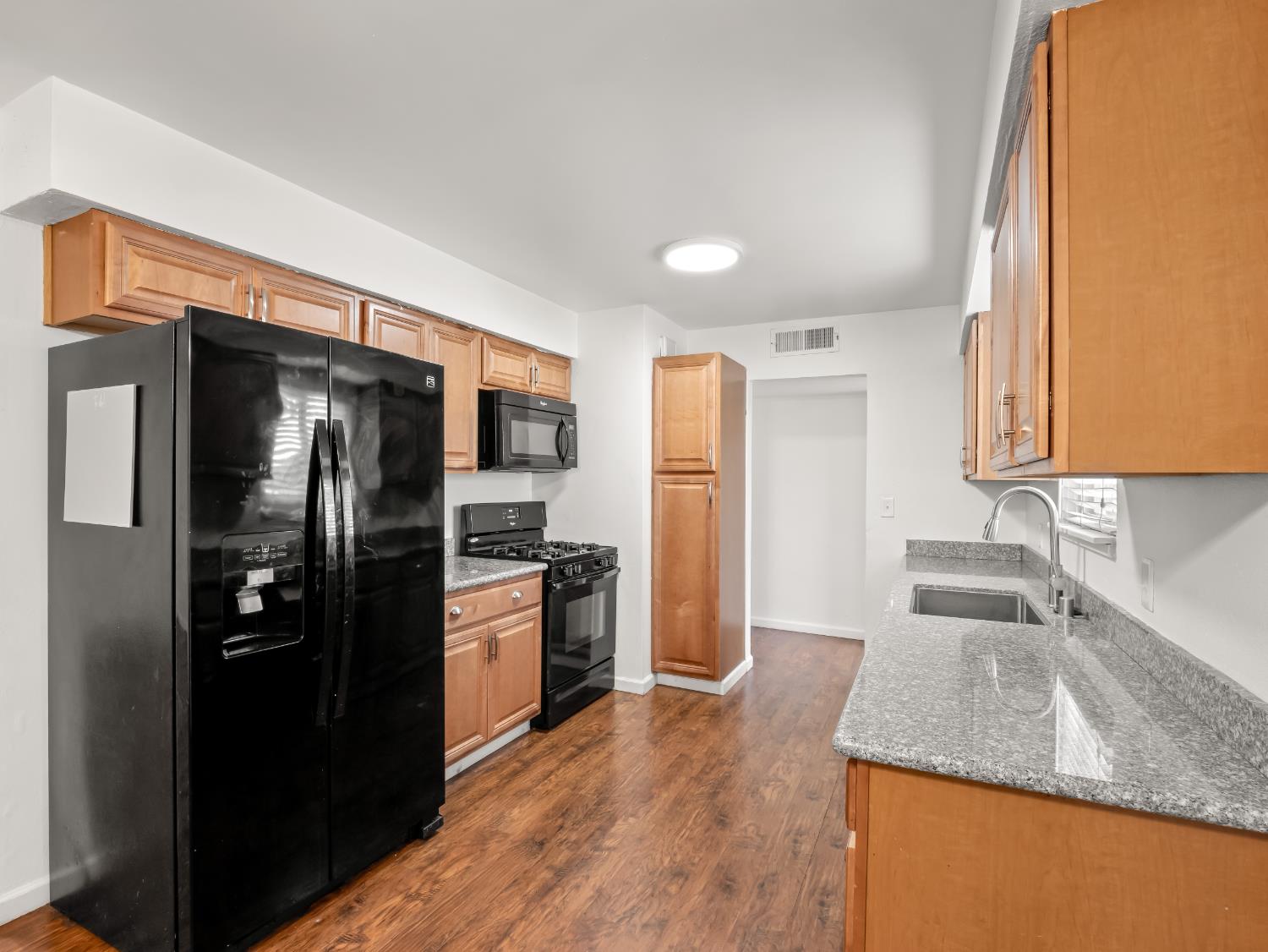 2337 S Maple Ave, Fresno, CA 93725