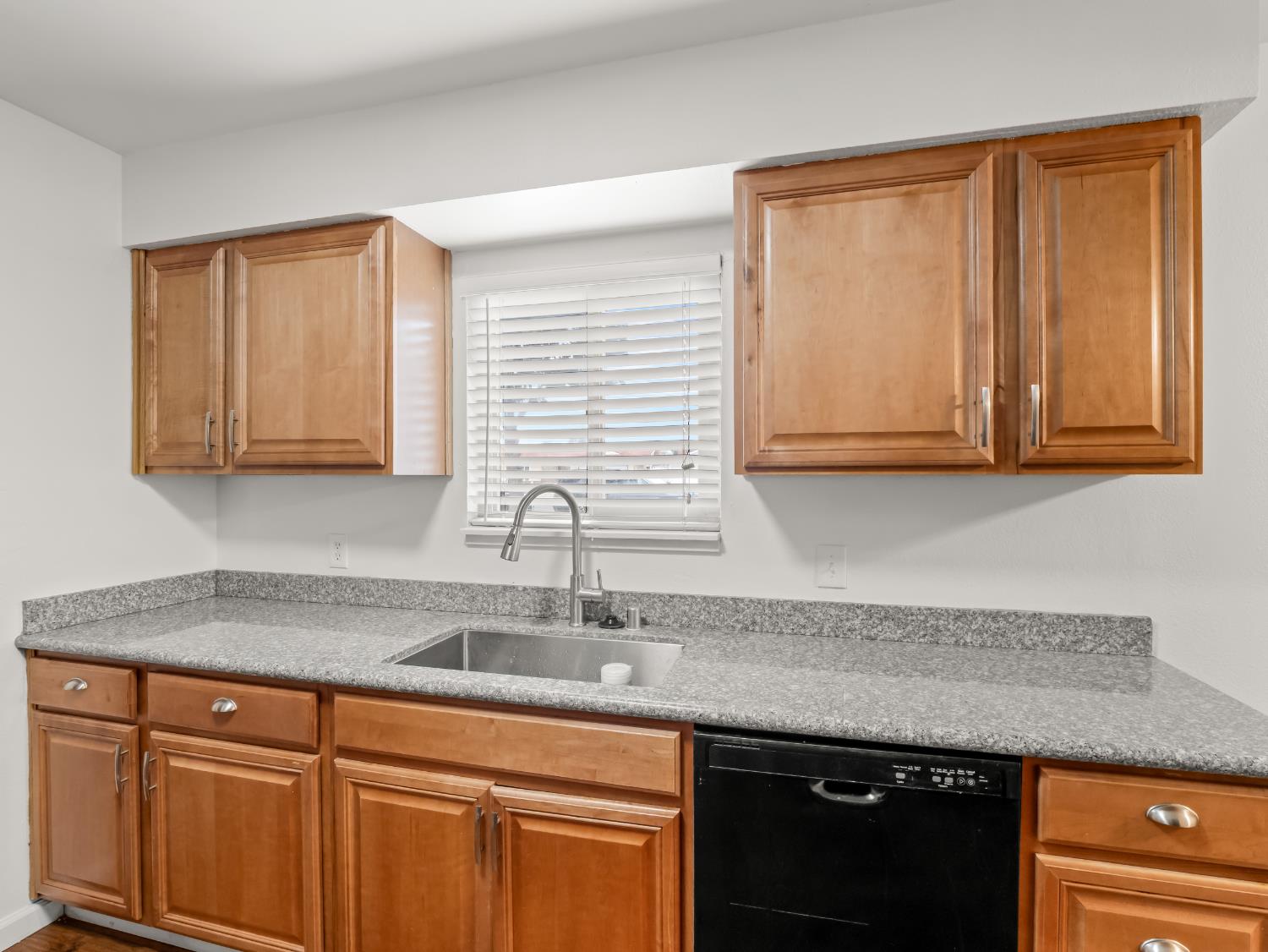 2337 S Maple Ave, Fresno, CA 93725