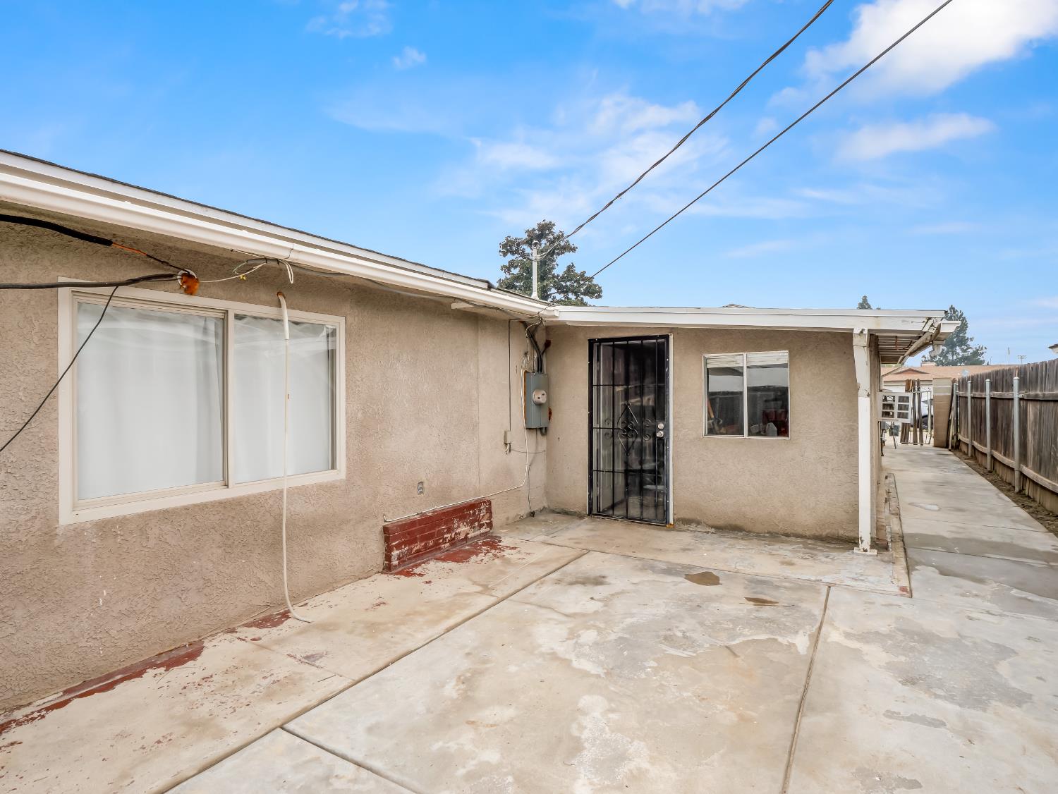 2337 S Maple Ave, Fresno, CA 93725