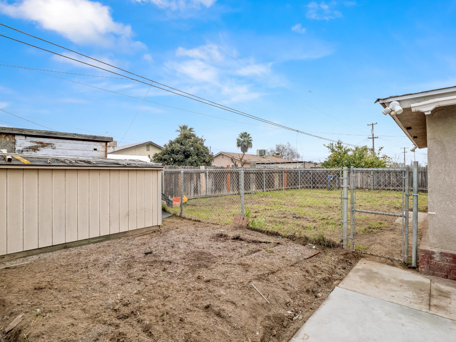2337 S Maple Ave, Fresno, CA 93725