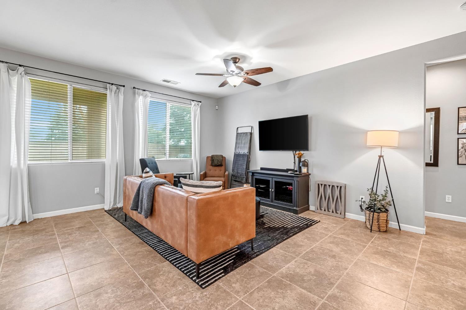 3940 Chessa Ln, Clovis, CA 93619