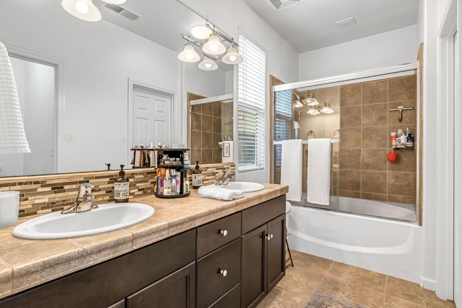 3940 Chessa Ln, Clovis, CA 93619