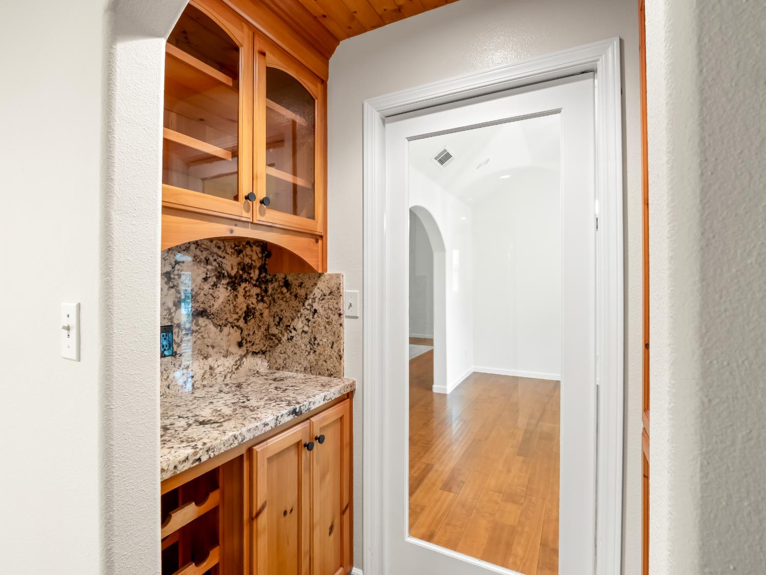 9073 N Whitehall Ln, Fresno, CA 93720