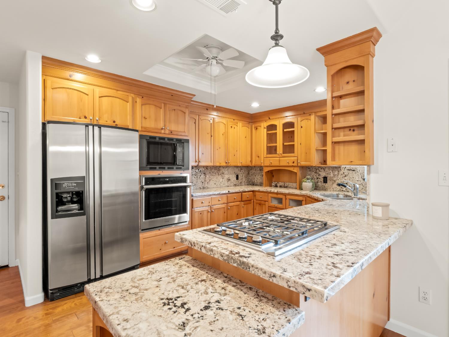 9073 N Whitehall Ln, Fresno, CA 93720