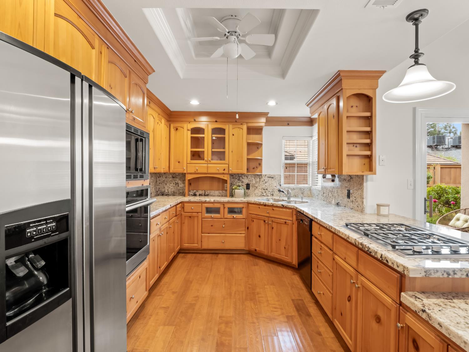 9073 N Whitehall Ln, Fresno, CA 93720