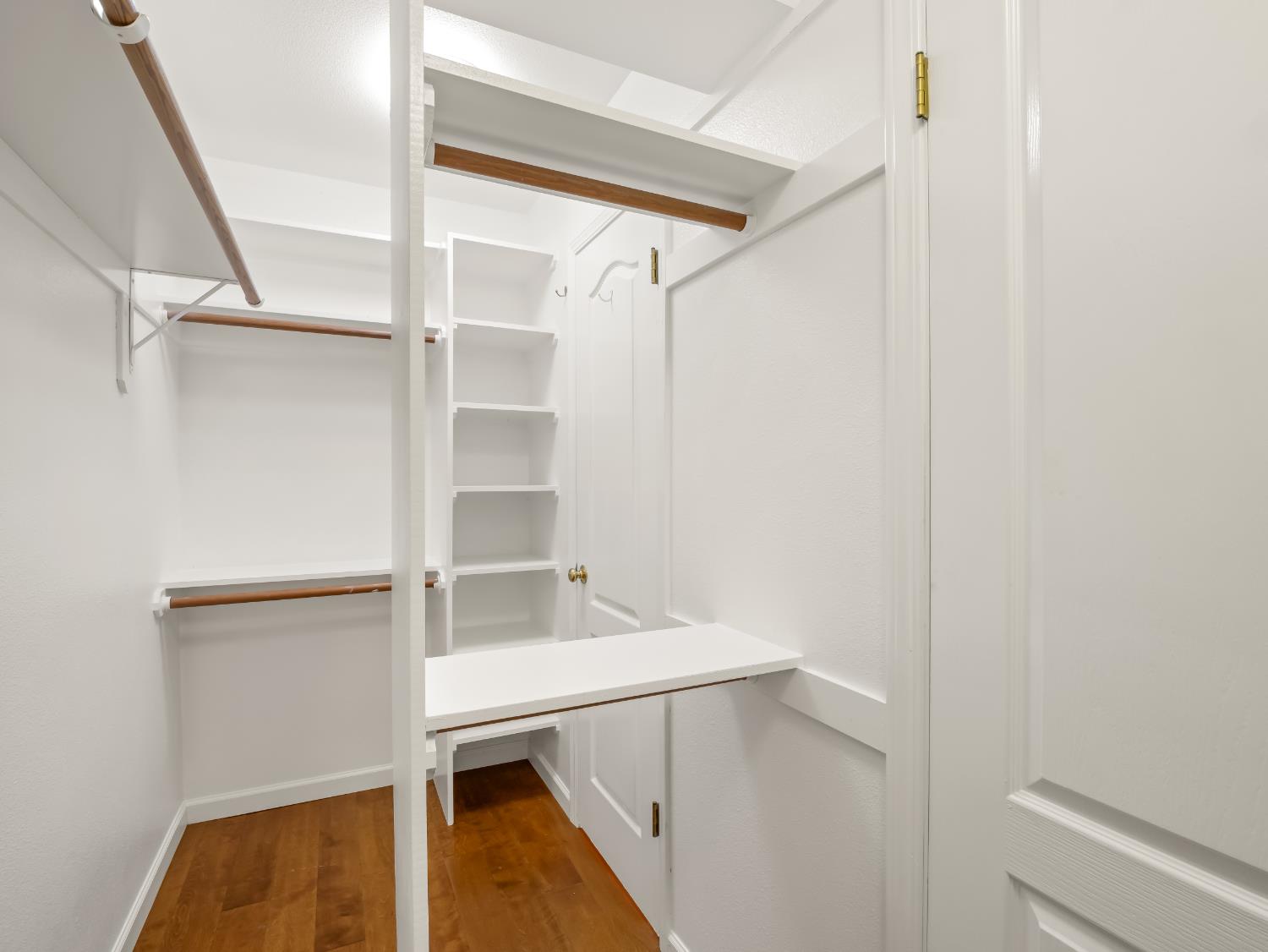 9073 N Whitehall Ln, Fresno, CA 93720