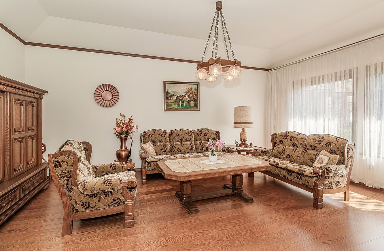 7355 N Pacific Ave, Fresno, CA 93711