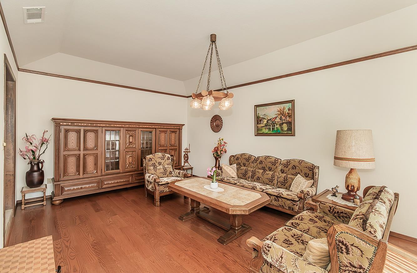 7355 N Pacific Ave, Fresno, CA 93711