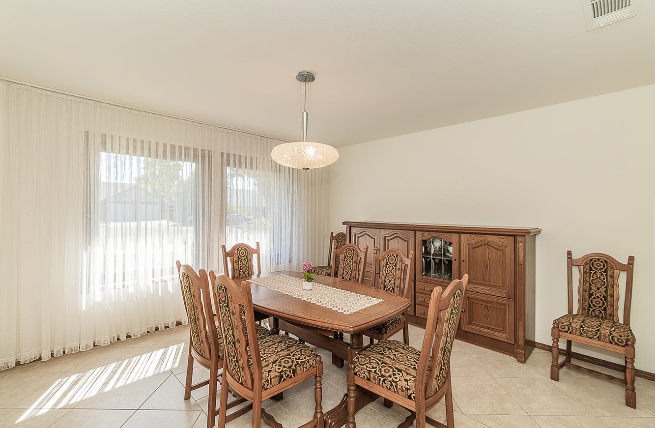 7355 N Pacific Ave, Fresno, CA 93711