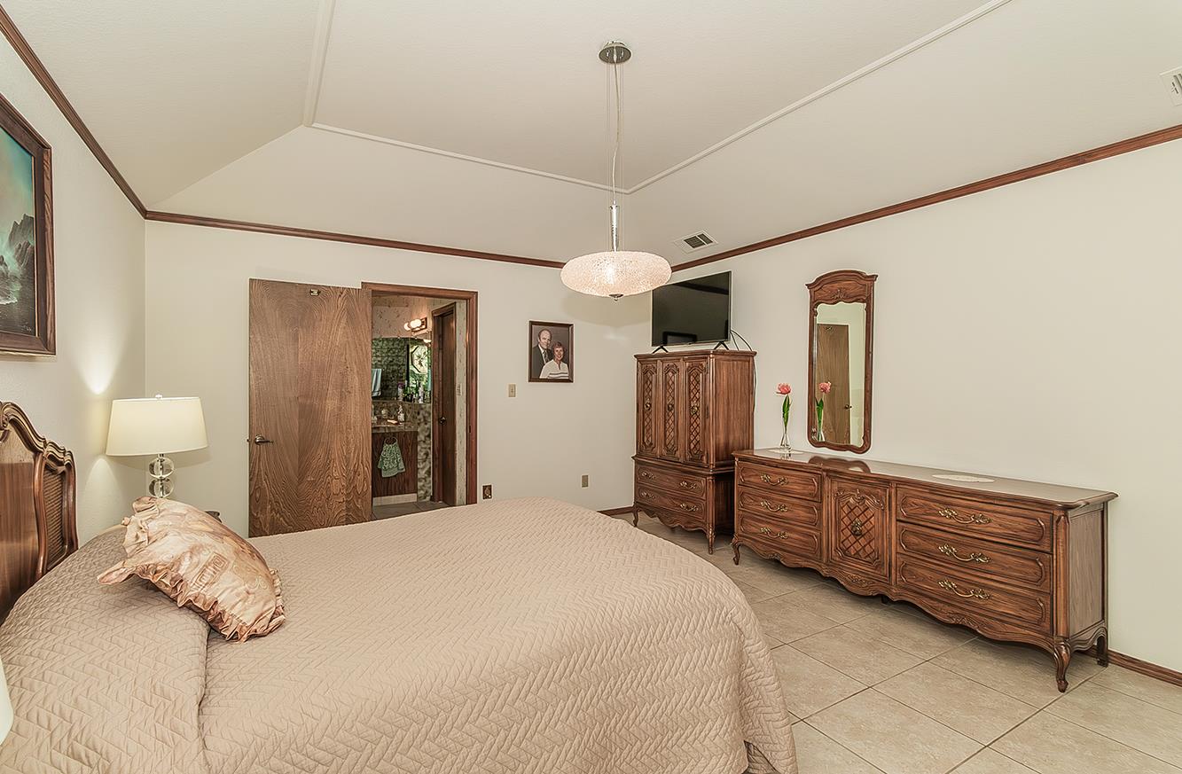 7355 N Pacific Ave, Fresno, CA 93711