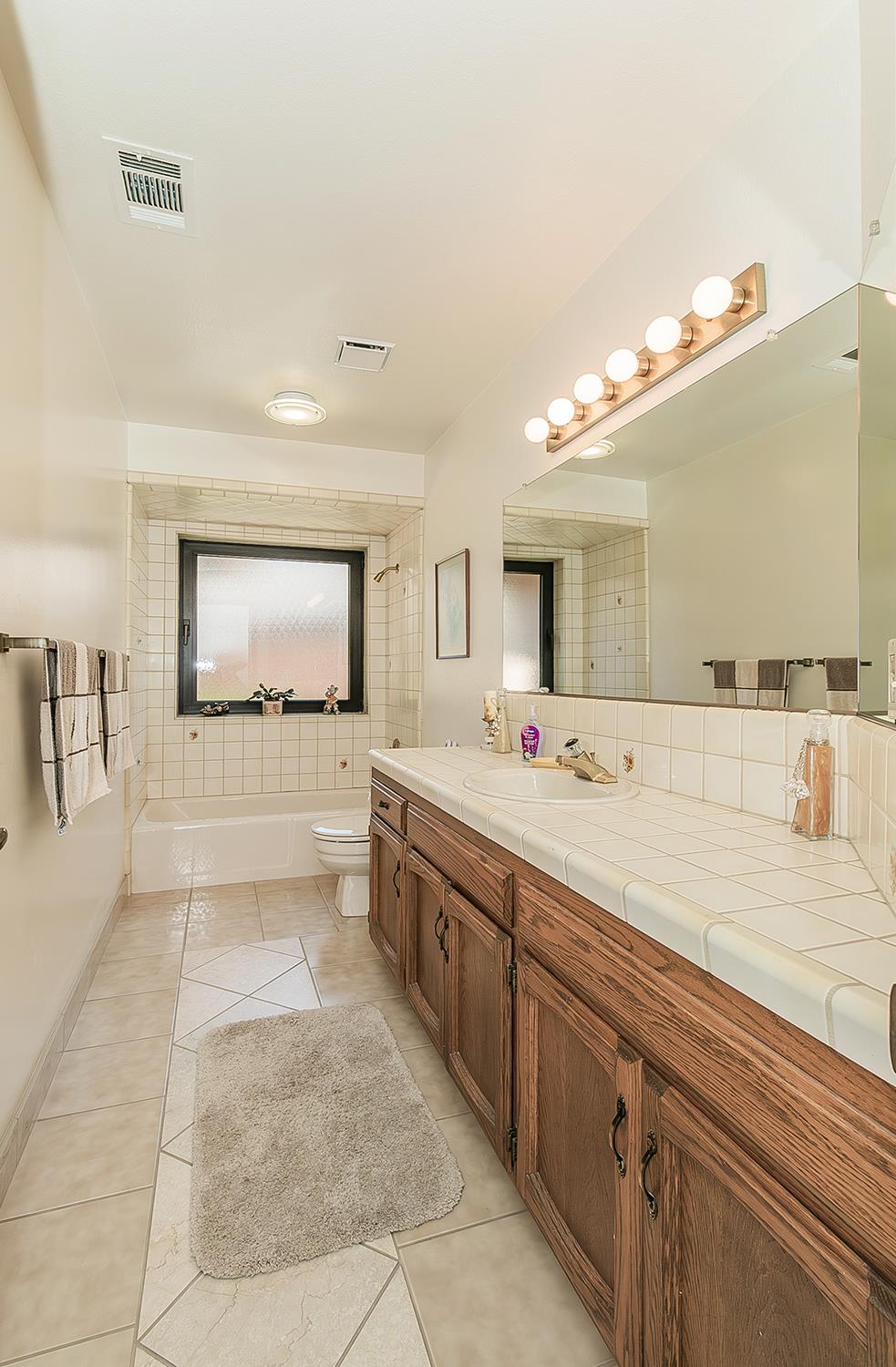 7355 N Pacific Ave, Fresno, CA 93711